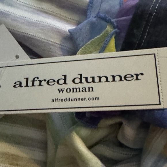 Alfred Dunner 1X Top Shirt Blue Purple Geometric Flutter 3/4 Sleeve Scoop Neck - Picture 8 of 8